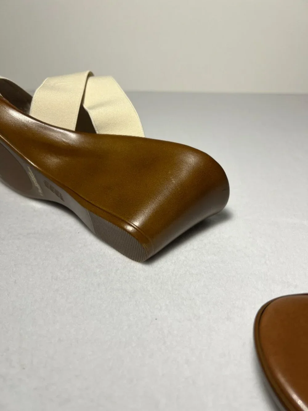 Italian Shoemakers Women's 6.5M Contesa White/Wood Color Wedge Sandal Heel